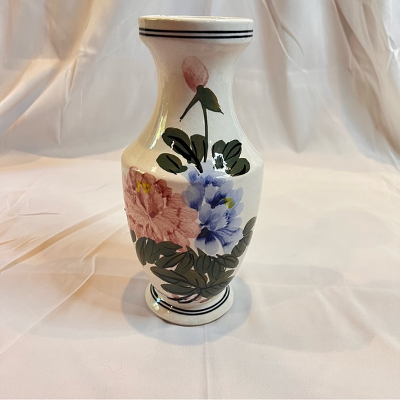 VINTAGE | hand painted floral studio pottery flower vase - Picture 6 of 9